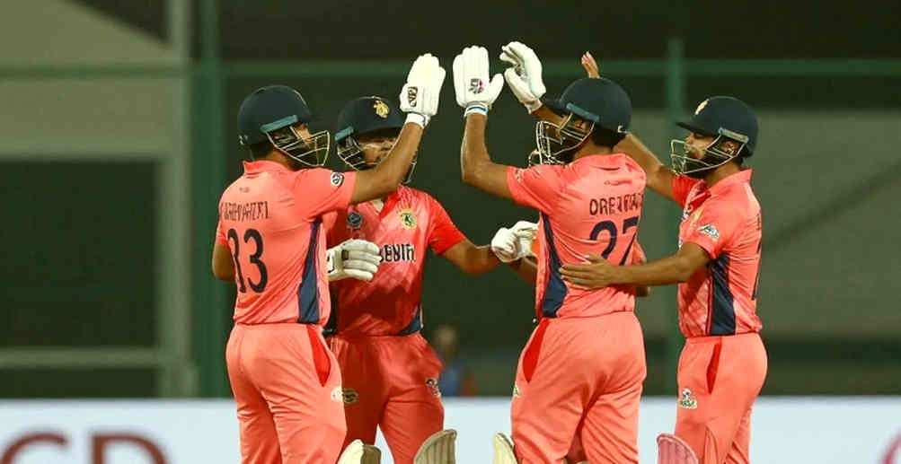 জিকেবেরহায় ঘাস, ডিভট আর ৯৭/৫: নিজের ঘরের সুবিধা নিজেই ভেঙে ফেলল দক্ষিণ আফ্রিকা