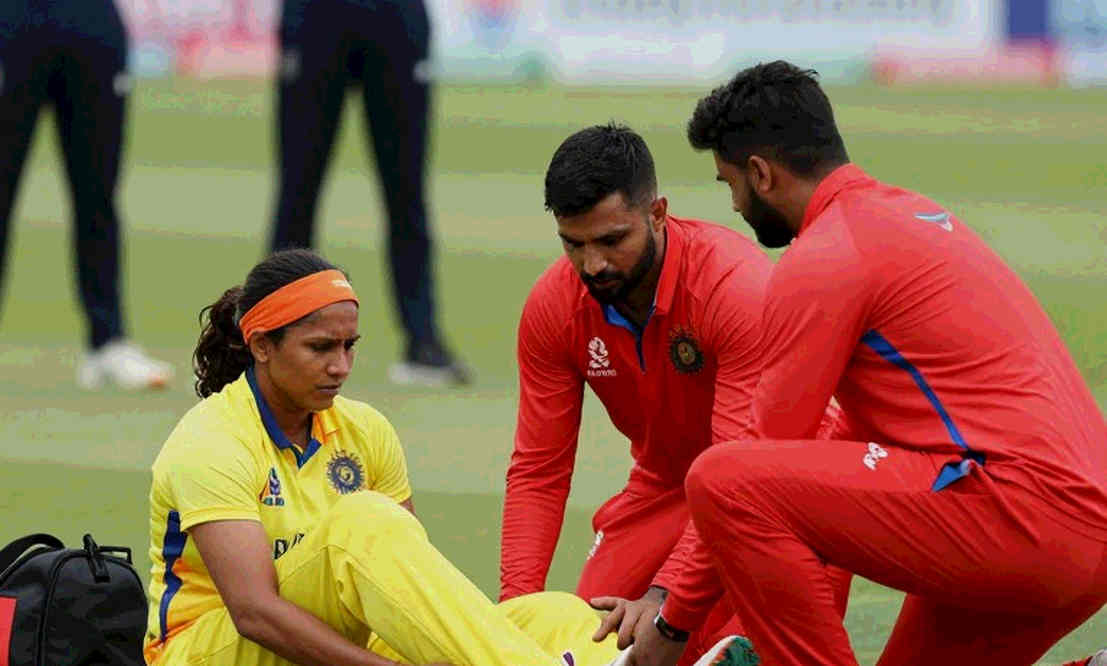 বিশপের অভিষেক আর মুশফিকের হাত ছাপিয়ে টসের আসল প্রশ্ন: দুই বাঁ-হাতি স্পিনার, চার বাঁ-হাতি ব্যাটার বিশপের অভিষেক আর মুশফিকের হাত ছাপিয়ে টসের আসল প্রশ্ন: দুই বাঁ-হাতি স্পিনার, চার বাঁ-হাতি ব্যাটার
