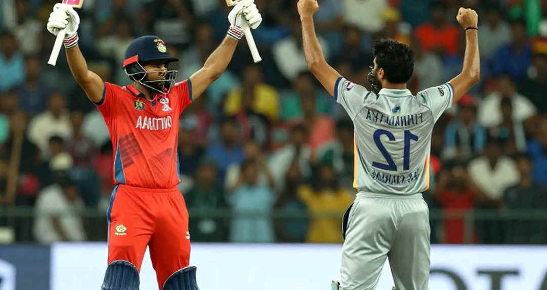 অপরিবর্তনীয় খাতা আর ভাঁজ করা টিকিট: ক্রিকেট কাকে গোনে