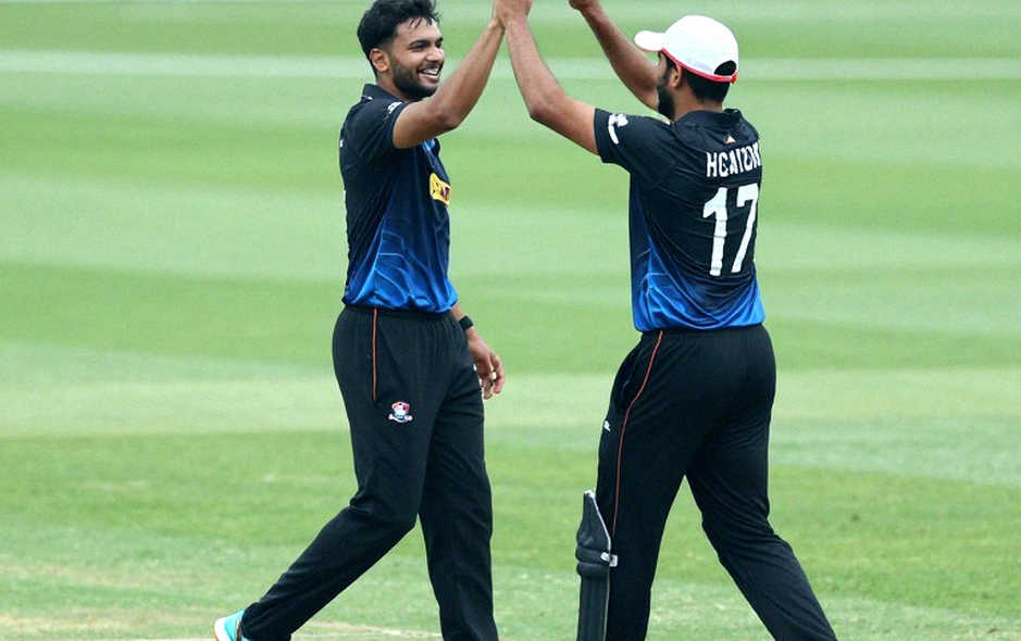 ছয় দশমিক পাঁচ ওভারের ভেতরের ম্যাচ: ভারতের ৫২/২, জিম্বাবুয়ের খালি স্লিপ আর সিবান্দার লং-হপের পাঠ