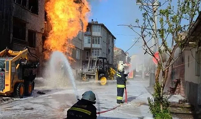 Evde doğal gaz patladı: 1 kişi yaralandı