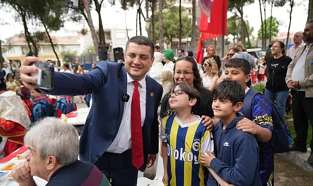 Torbalı'da çocuklara karne hediyesi
