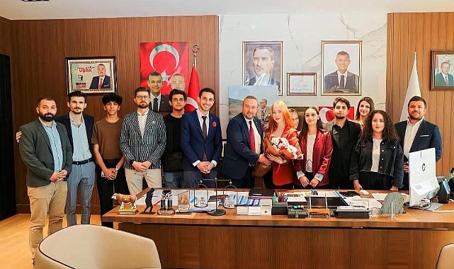 Uşak'ta İlk Görevden Alma Gerçekleşti: CHP İl Gençlik Kollarında Kriz