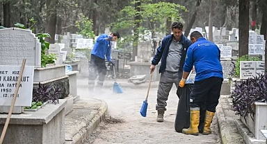 Bornova ve Büyükşehir'den mezarlıklarda temizlik
