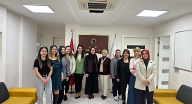Karşıyaka Kadın Kolları Başkanı Ayşe Ümran Erdoğan'dan 8 Mart Dünya Kadınlar Günü Mesajı 