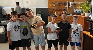 İzmirli çocuklar robotik dünyasıyla tanıştı