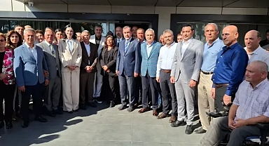 Çerçioğlu’ndan AK Parti İl Binası’nda mesaj: Onlar konuşur, biz hizmet yaparız