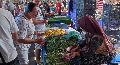 Özkanlar Pazaryeri Esnaf Ekonomik Zorluklar ile mücadele ediyor. Halk akşam pazarında sepeti boş dönüyor. 