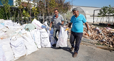 Gaziemir Belediyesi’nden yurttaşlara yakacak odun desteği