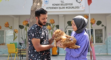 Konak, can dostlarının yanında