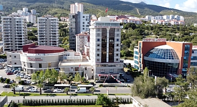NARLIDERE BELEDİYESİ’NDEN MİNİK ÖĞRENCİLERE ÇANTA VE KIRTASİYE DESTEĞİ