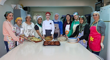 Bucalı Kadınlar Evka-1 Semt Evi’nde Dünya Mutfağıyla Buluşuyor: Hem Öğreniyor Hem Sosyalleşiyorlar