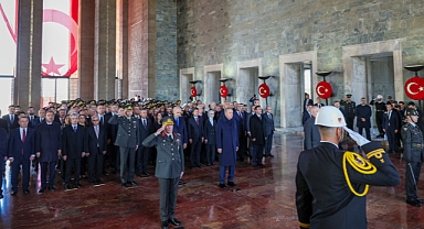 CHP Genel Başkanı Özgür Özel, 10 Kasım Anıtkabir Resmî Törenine Katıldı