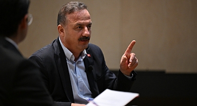 YAVUZ AĞIRALİOĞLU GENÇLERLE BULUŞTU: EŞ CUMHURBAŞKANLIĞI İRONİSİ YAPTIM MUHALEFET EDİLDİ!