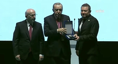 Erdoğan’dan İzmirli İş İnsanı Nazım Torbaoğlu’na Anlamlı Plaket