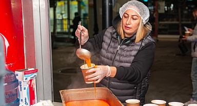Karşıyaka’da 15 bin kişiye sıcak çorba ikramı