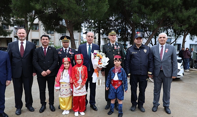 Buca’da 23 Nisan Coşkusu: Kaymakam Gürbüz Çocukların Sevincine Ortak Oldu