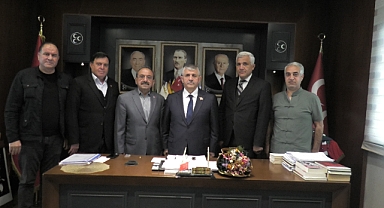 İzmir’de Kardeşlik Rüzgarı: Azerbaycan Türkleri Dost Dernekler Federasyonu’ndan MHP’ye Anlamlı Ziyaret