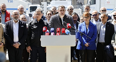 *Meslek Fabrikası Önünde Toplanıyoruz*