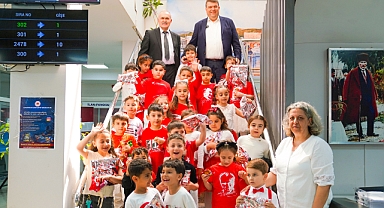 Seferihisar’da 23 Nisan Coşkusu: Başkanlık Koltuğu Çocuklara Emanet