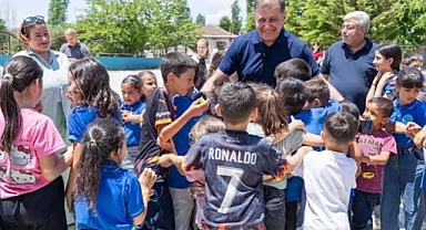 Tugay'dan Kirazlı öğrencilere karne sürprizi